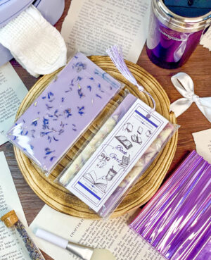 Book Girl Soy Wax melt & bookmark set